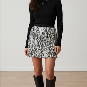 Armani Exchange Y2K Pleated Mini Skirt Sz 2 Black White Abstract Animal Print